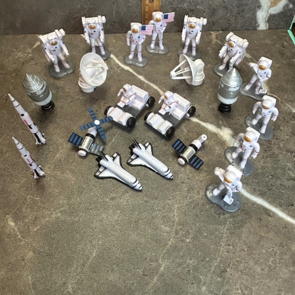 Space Exploration Toy Set Astronauts Shuttles Rovers Satellites 20pc Lot